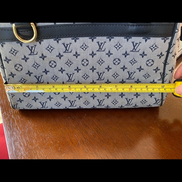 Authentic Louis Vuitton hardly used vintage purse! Known as Josephine (?) - Picture 11 of 14